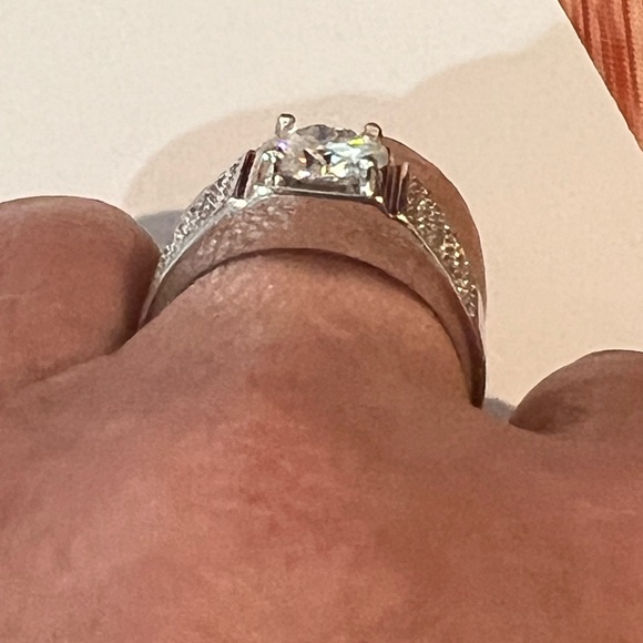 Elegant 2.0 ctw Men’s Moissanite Ring - Picture 3 of 12